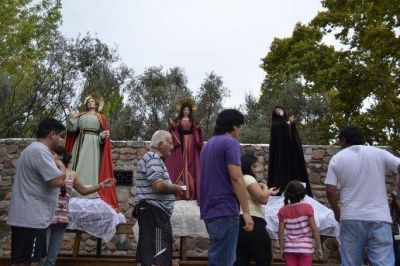 Jueves Santo: desde temprano los fieles comenzaron su peregrinaci�n al Calvario