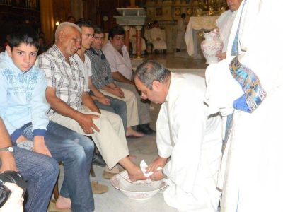 Se celebr� en Luj�n la misa del Jueves Santo con el lavado de pies