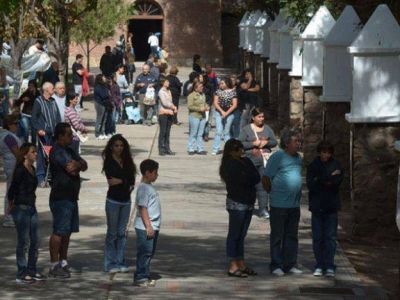 El Calvario de La Carrodilla dispuso "rincones de escuchas" para que los fieles descarguen sus penas y alegr�as