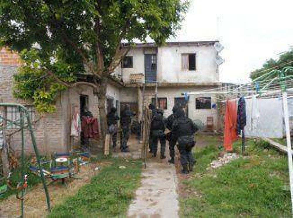 Allanamiento en villa La Esperanza donde se vend�a droga