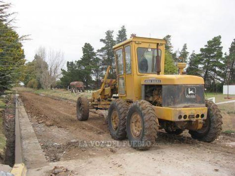 Procuran reparar m�s caminos