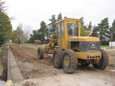Procuran reparar m�s caminos