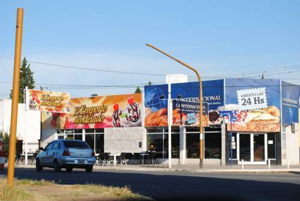 Asaltan a cliente y empleada de una panader�a, en donde ya hubo otros dos robos: ocurri� sobre Av. Pte. Per�n