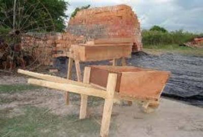 El estado provincial aquirio equipamiento para la escuela taller de ladrilleros 