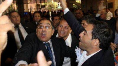 Dirigentes de La Bancaria denunciaron agresiones durante un escrache a Cortalezzi