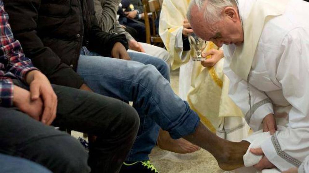 El Papa Francisco realiz� el tradicional lavado de pies en una c�rcel de menores
