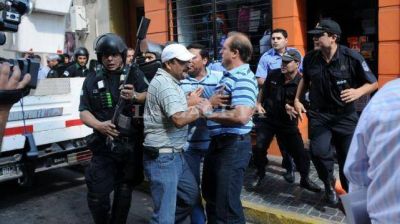 El Gobierno y La Bancaria recrudecen su enfrentamiento pol�tico en la calle