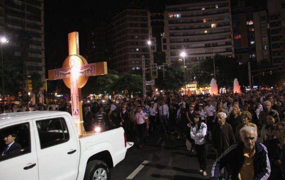 Miles de fieles asistieron a la procesi�n de fe en C�rdoba
