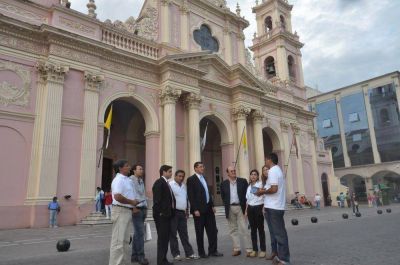 Se realizan circuitos tur�sticos por siete iglesias