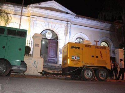 Fuerte cruce entre Sonia L�pez y H�ctor L�pez por el corte de luz en el Palacio Municipal