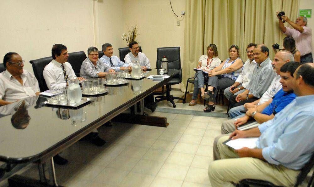 Educaci�n conform� tres comisiones de trabajo con dirigentes de gremios docentes dialoguistas