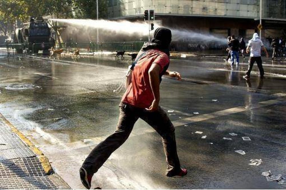 Disturbios y m�s de 60 detenidos en una marcha estudiantil en Chile