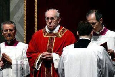 Predicador del papa llam� a "volver a la sencillez de los or�genes"