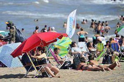 Miles de turistas disfrutan de las minivacaciones