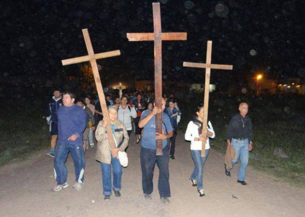 Numerosos fieles en el Va Crucis interprovincial