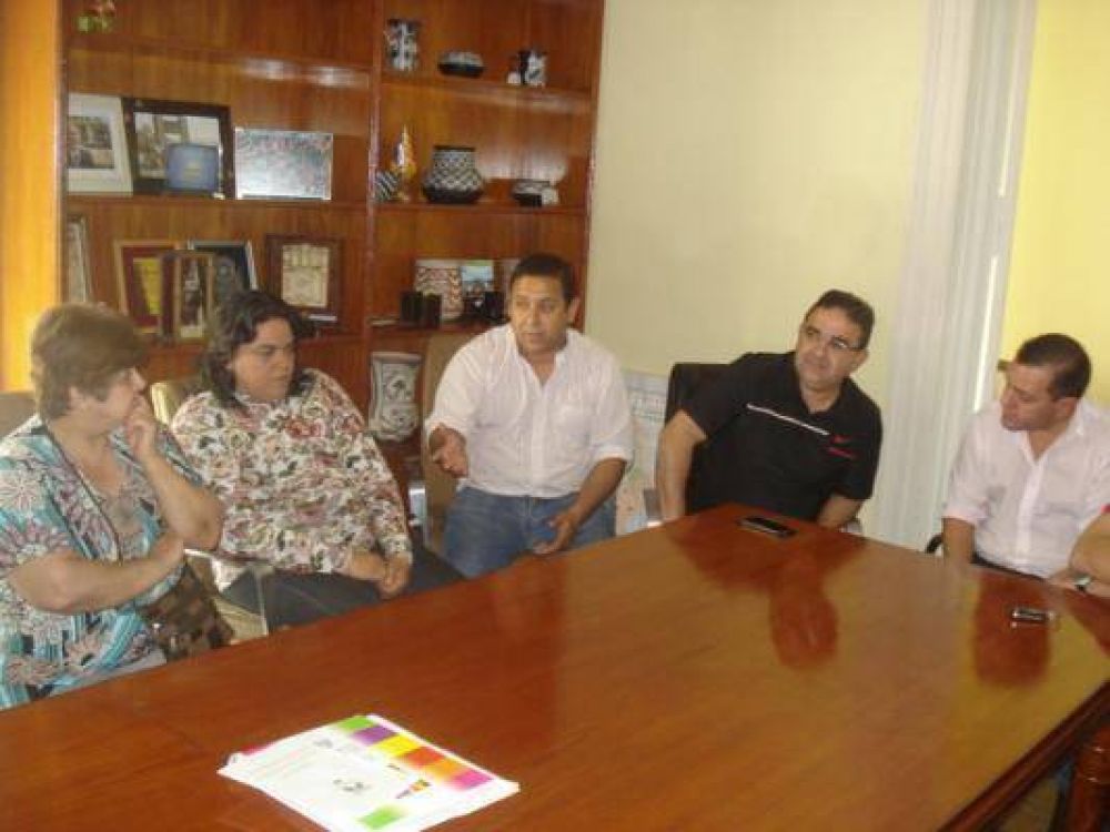 Jalil se reuni� con vecinos de Villa Cubas