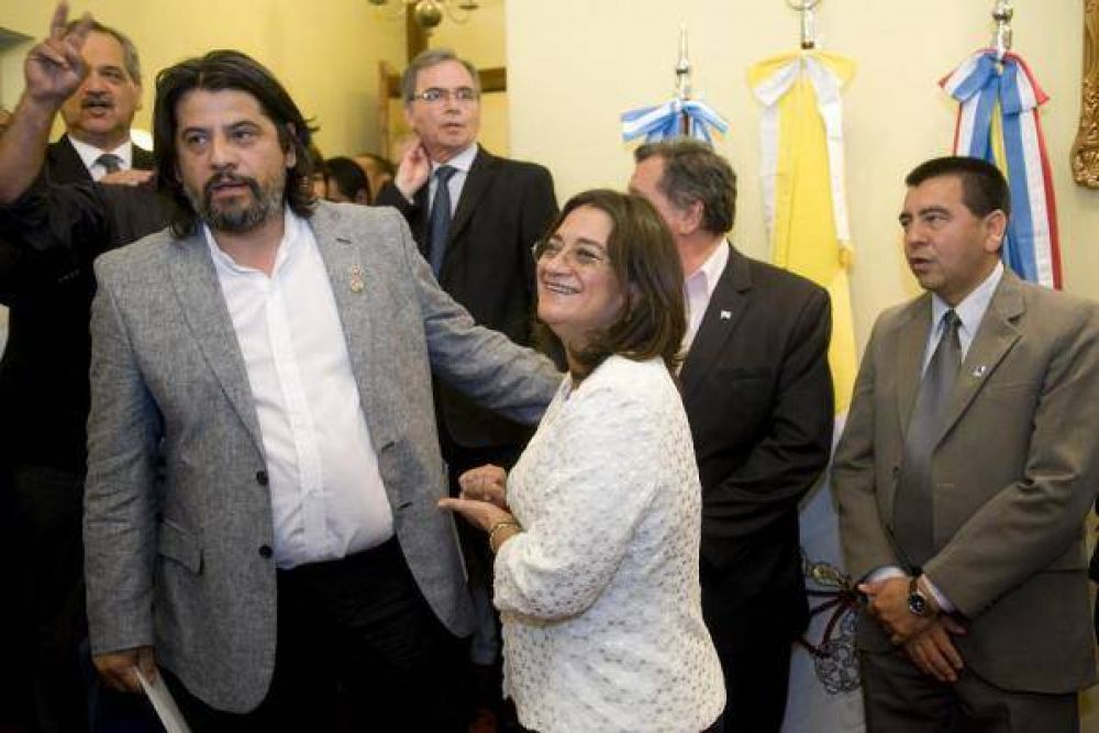 Ariza autoriz� a Pol�ticas Juveniles a dar clases en las aulas