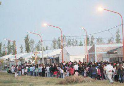 Fieles cat�licos cipole�os renovaron su fe en el tradicional V�a Crucis 