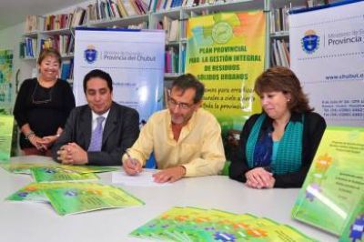 Las escuelas deber�n empezar a separar los residuos