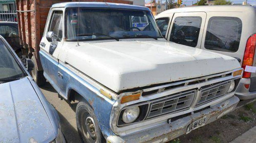 Bajaban de una camioneta para asaltar a los peatones