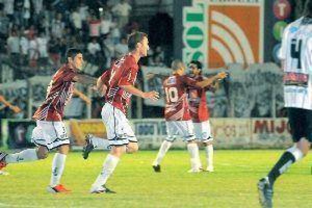 Central C�rdoba se hizo fuerte en el Oeste y alcanz� la punta