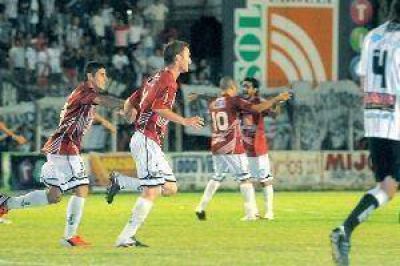 Central C�rdoba se hizo fuerte en el Oeste y alcanz� la punta