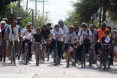 M�s de dos mil personas fueron parte del tradicional V�a Crucis en bicicleta
