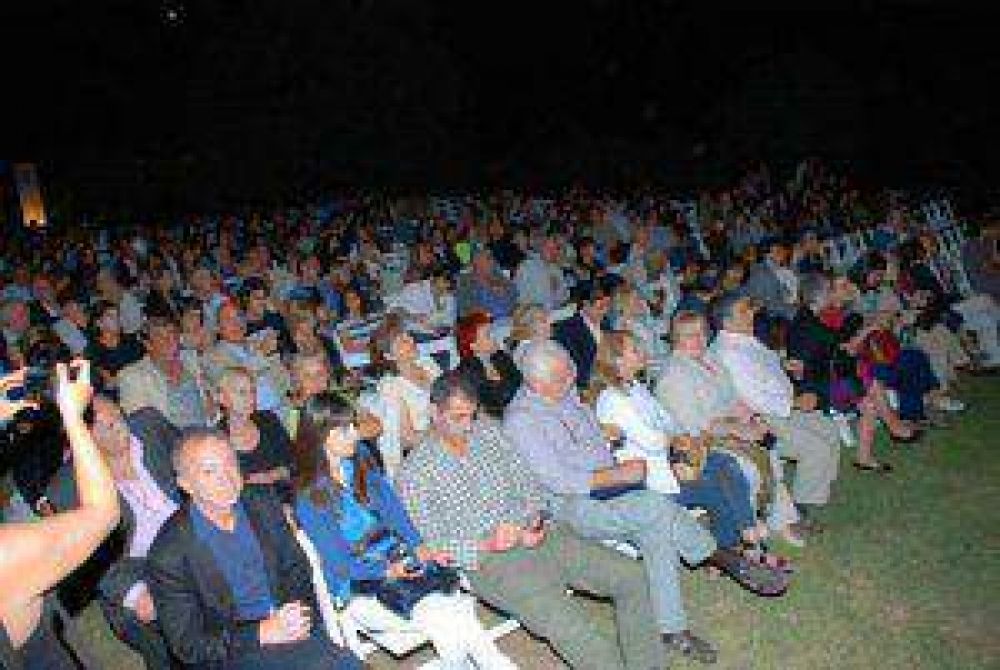 Arranc� la tercera edici�n del Festival de Cine y M�sica  