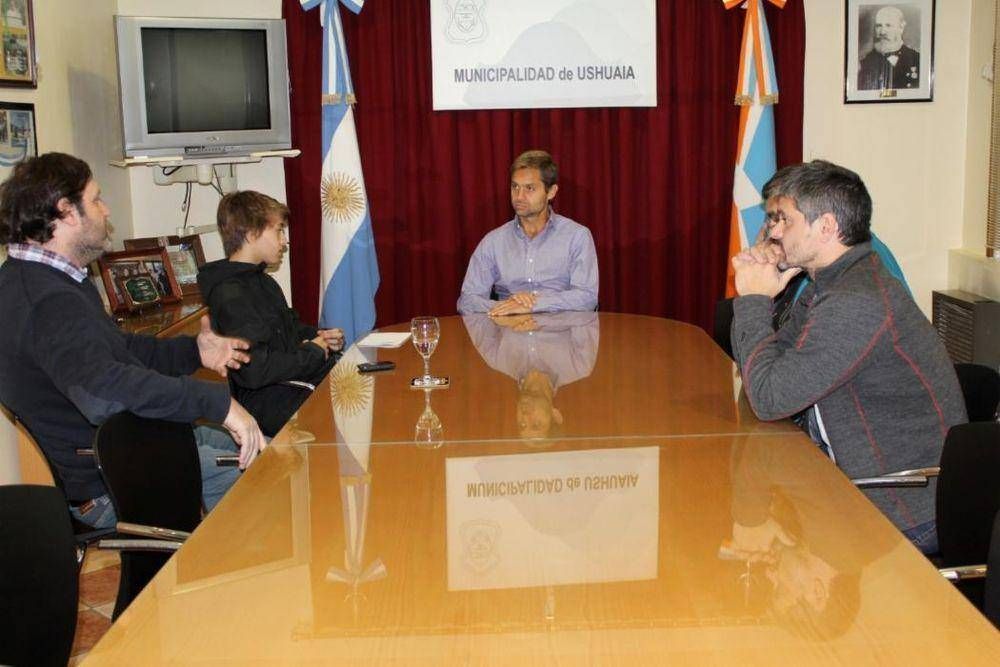 El Intendente recibi� la visita del esgrimista Erik Varas