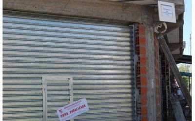 Clausuran la construcci�n de locales comerciales