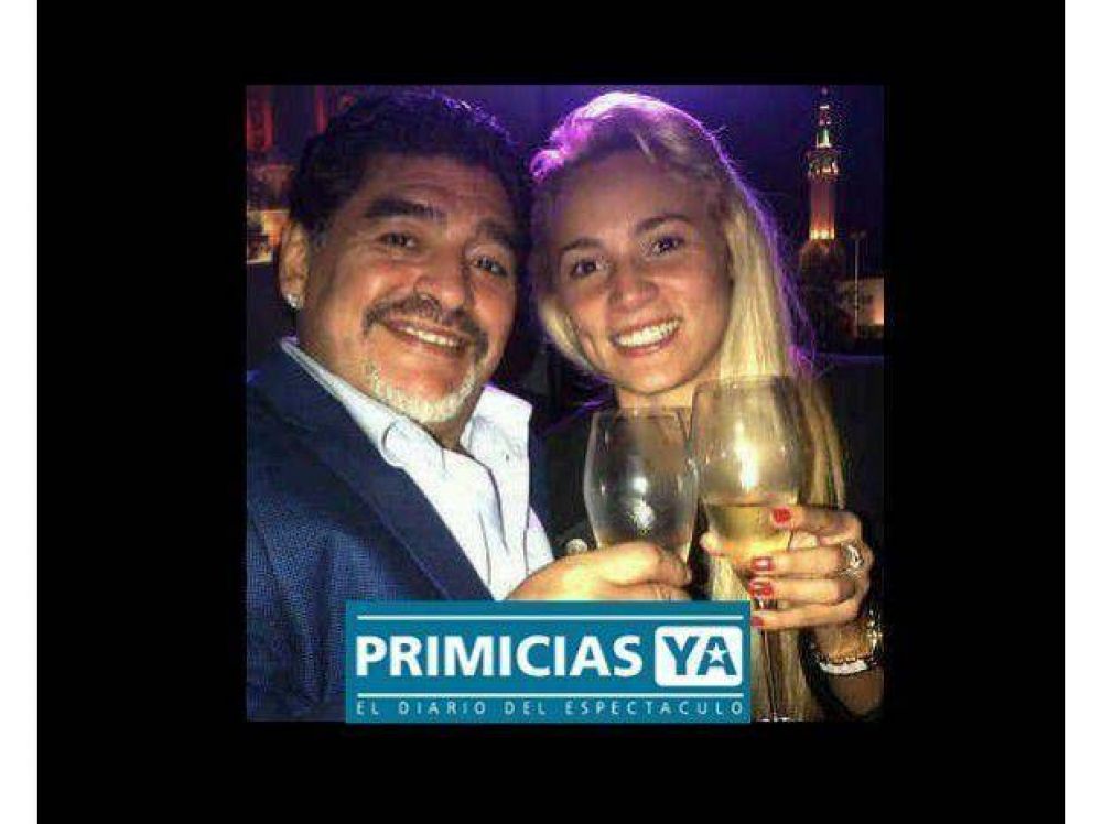 Maradona y Roc�o Oliva, bien enamorados