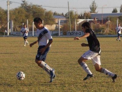 Belgrano gole� 4 a 0 a Winifreda