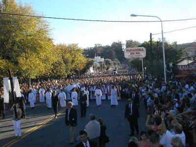 Miles de peregrinos participaron de la Procesi�n del Viernes Santo