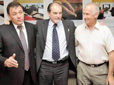 Arranca la demolici�n del puente sobre el arroyo San Lorenzo