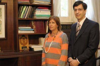 Trabajan m�s horas pero ganan menos