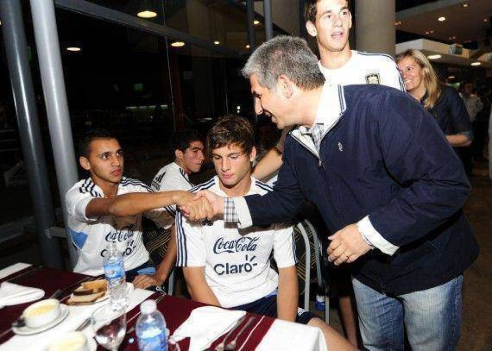 Poggi comparti� una cena con la Selecci�n Argentina Sub 17