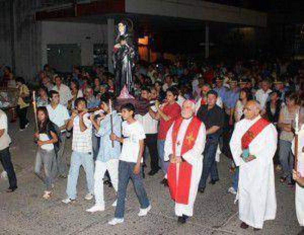 El obispo Conejero presidio el tradicional V�a Crucis