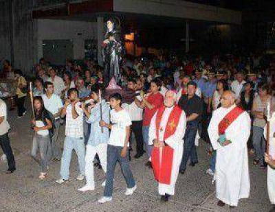 El obispo Conejero presidio el tradicional V�a Crucis