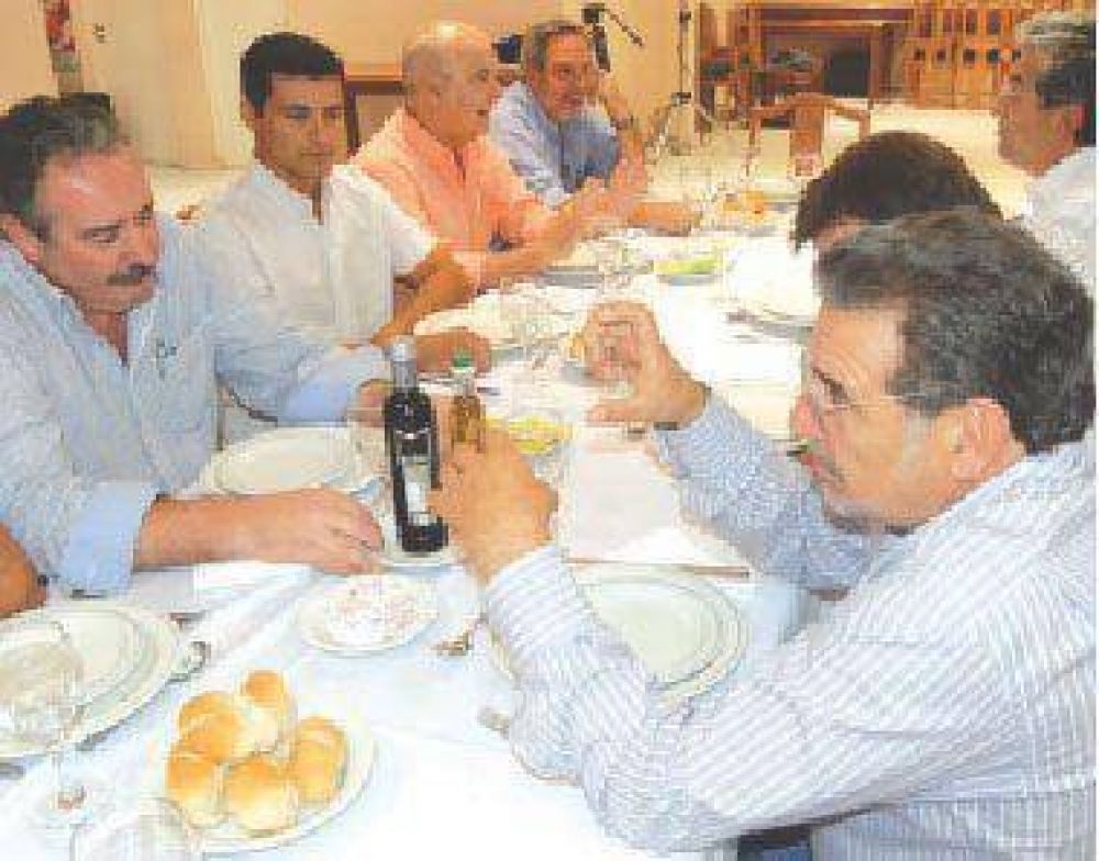 Beder Herrera recibi� a grandes productores ganaderos locales