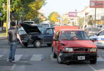 Una beba herida en choque de dos autos