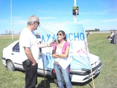 Vecinos nucleados en la Uni�n de Usuarios Viales se manifestaron por la Ruta 74