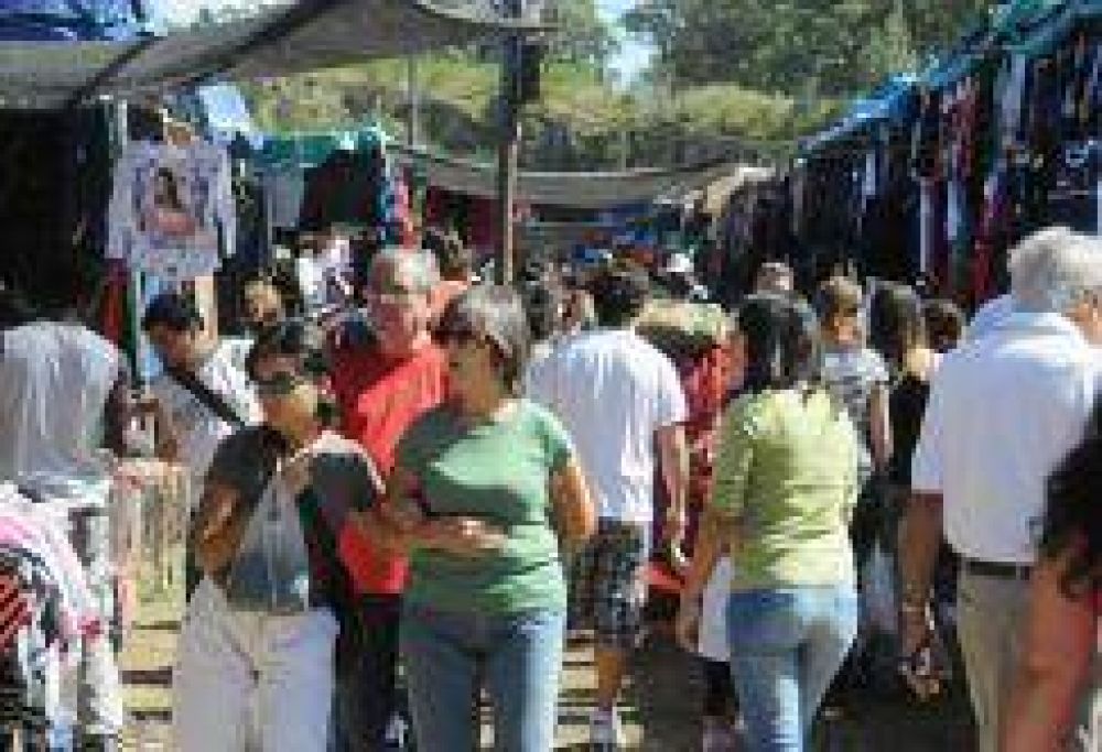 Gran cantidad de personas desfil� durante el fin de semana por la feria de La Movediza