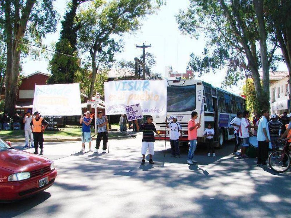 Los vecinos de Pinamar marcharon contra el aumento de las tasas
