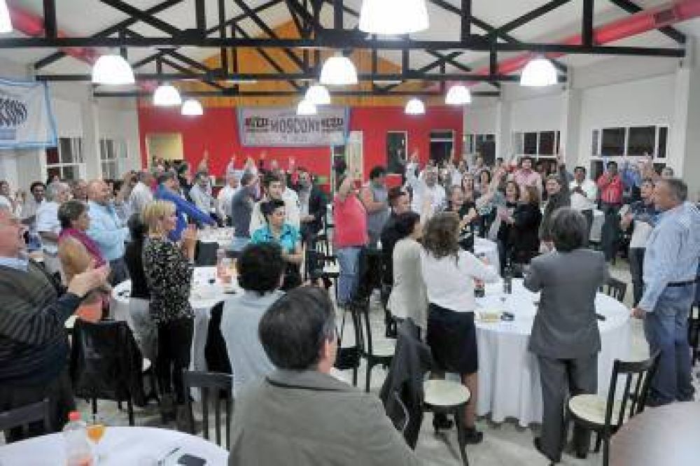 Buzzi particip� de una charla abierta con los vecinalistas de Comodoro