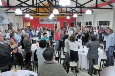 Buzzi particip� de una charla abierta con los vecinalistas de Comodoro