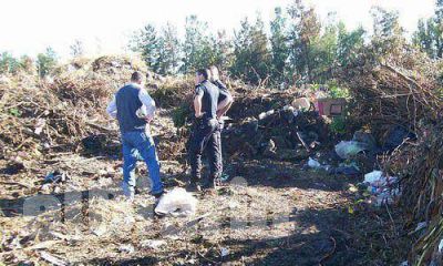 Entran a robar vestidos de polic�as y con orden de allanamiento trucha