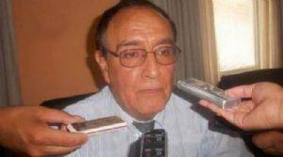 �Nolo� �vila a favor de la reglamentaci�n de regal�as mineras