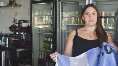 Entregaron m�s de mil banderas