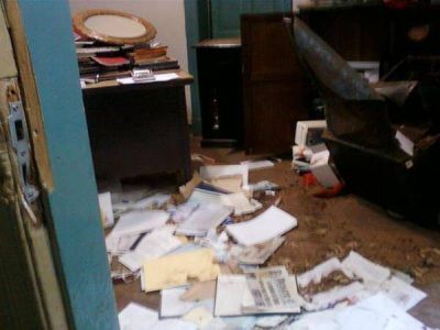 Robaron e hicieron destrozos en el comit� de la Uni�n C�vica Radical