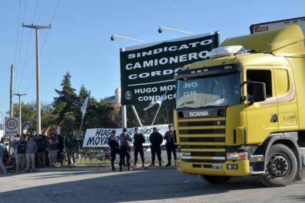 La C�mara de Comercio de C�rdoba rechaz� el bloqueo de Camioneros a las cadenas de supermercados